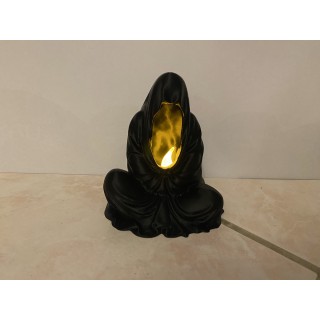 Mâge noir qui médite